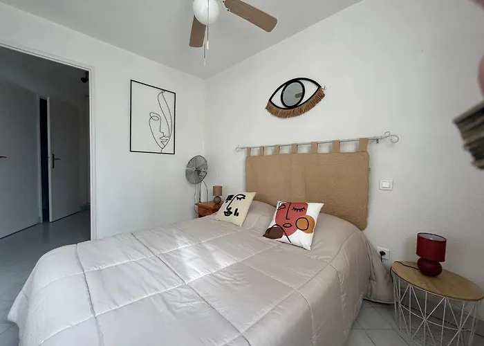 Et Pinede A 50m De La Апартаменты Сет